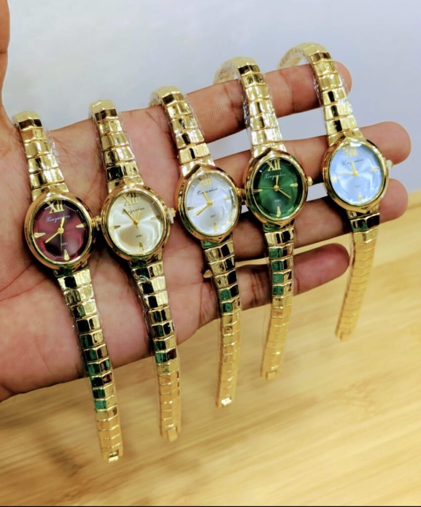 round shape gold ladies watch